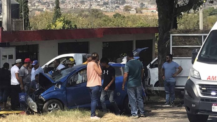 Fuerte accidente deja 5 heridos en la avenida Cointzio