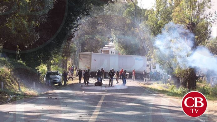 Libera Guardia Civil bloqueo carretero en Chilchota