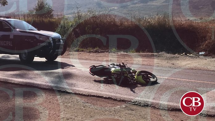 Chocan dos motos afuera del penal de Mil Cumbres