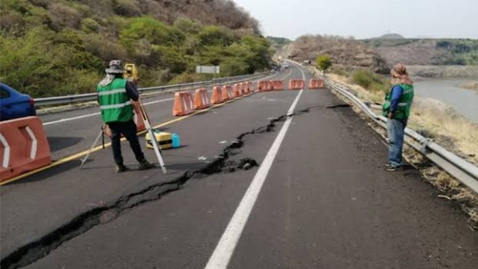 Avanza plan de modernización en la carretera siglo XXI de Michoacán