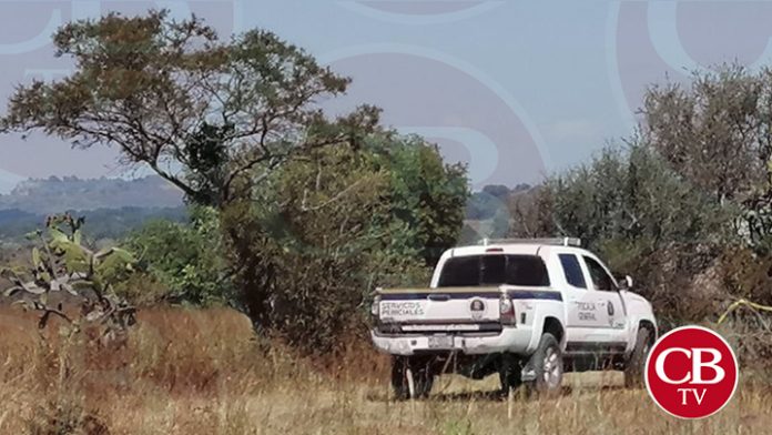 Lo golpean, balean y abandonan en un lote baldío