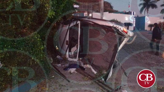 Choque de autos deja seis lesionados en Apatzingán