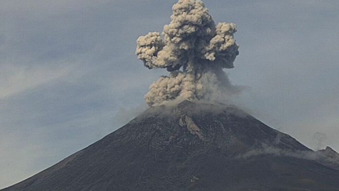 VIDEO: Popocatépetl cimbra a Puebla tras fuerte explosión