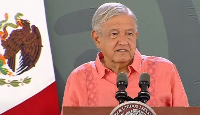 AMLO presiona a la UNAM para que aclaren si la ministra Esquivel fue víctima de plagio