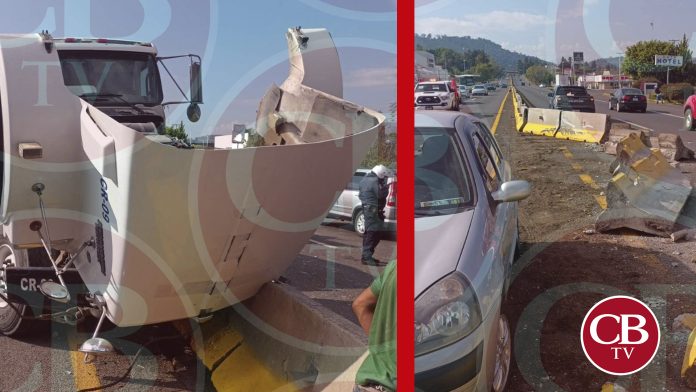 Se accidenta revolvedora de concreto en salida a Pátzcuaro