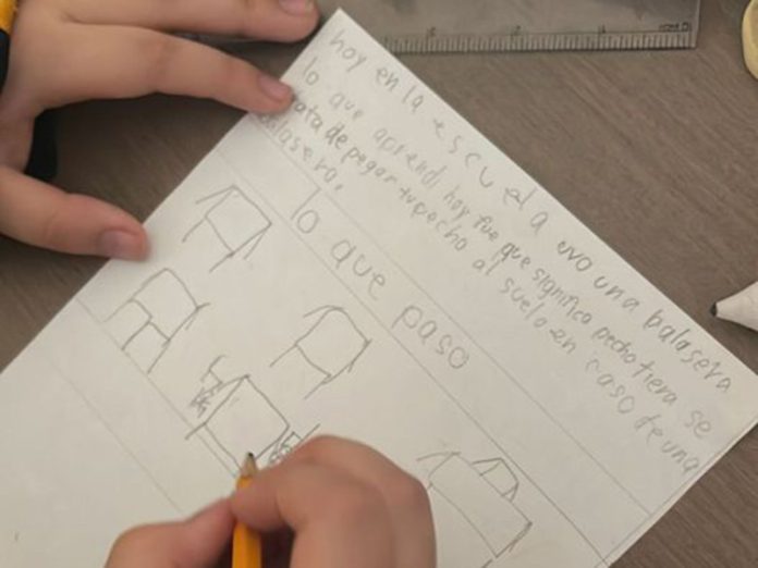 VIDEO: Niño de Kinder escribe 