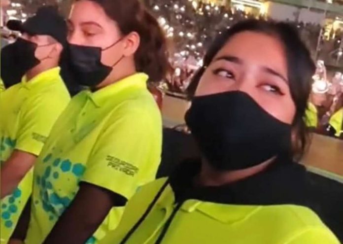llora en concierto de bad bunny