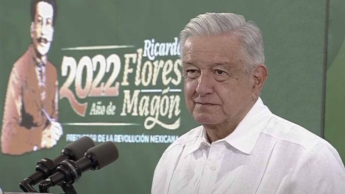AMLO reta a opositores a presentar pruebas de supuesto acarreo en marcha del 27N