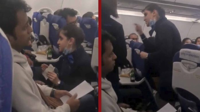 Azafata explota contra pasajero que le gritó en pleno vuelo