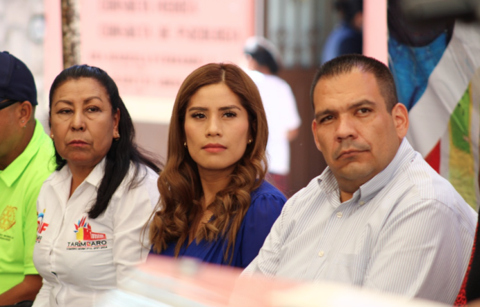 Realiza Bladimir González entrega de aparatos a personas con discapacidad