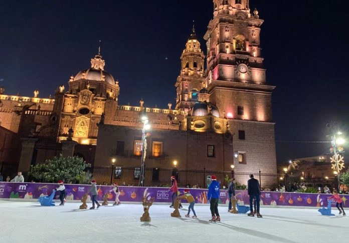 Con más de mil asistentes desde su apertura; morelianos y turistas disfrutan la Pista de Hielo