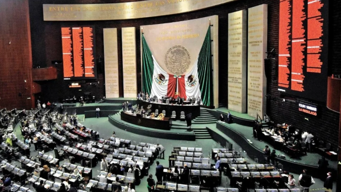 Diputados guardan un minuto de silencio por fallecimiento de Miguel Barbosa
