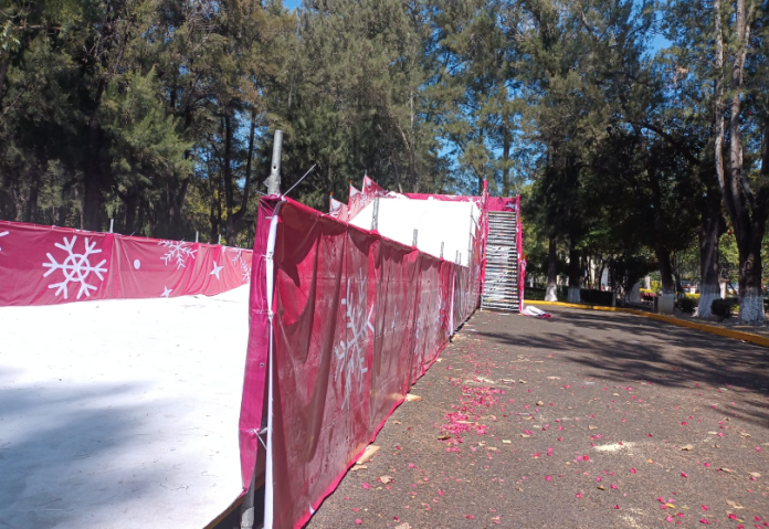Ya solo falta un 20% para la instalación del tobogán de hielo en Morelia