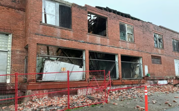 Al menos dos muertos y 11 heridos tras sismo en California, EU