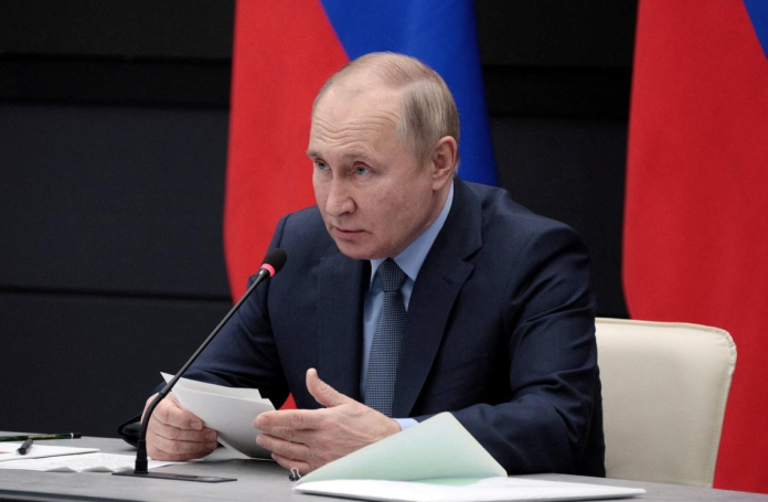 Vladímir Putin prohíbe exportar petróleo a pasos que apliquen tope a los precios
