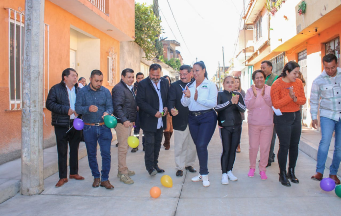 Inaugura Julio Arreola la calle Hiquíngare, con una inversión tripartita de 2 millones 152 mil pesos