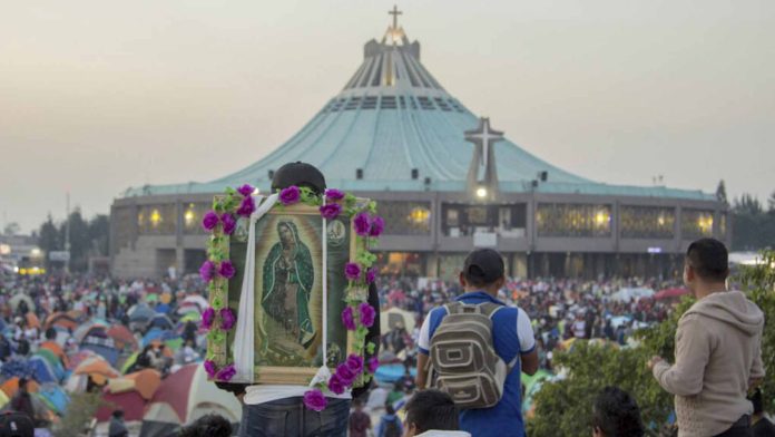 Miles de peregrinos llegan a la basílica de Guadalupe; se estima que se congreguen 11 millones de fieles