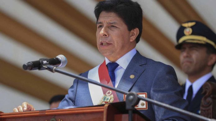 Presidente de Perú anuncia disolución del Congreso; instaura un “gobierno de excepción”