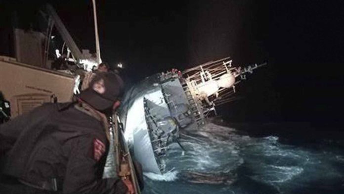 Se hunde Buque de guerra con más de 100 tripulantes en Tailandia; al menos 33 desaparecidos