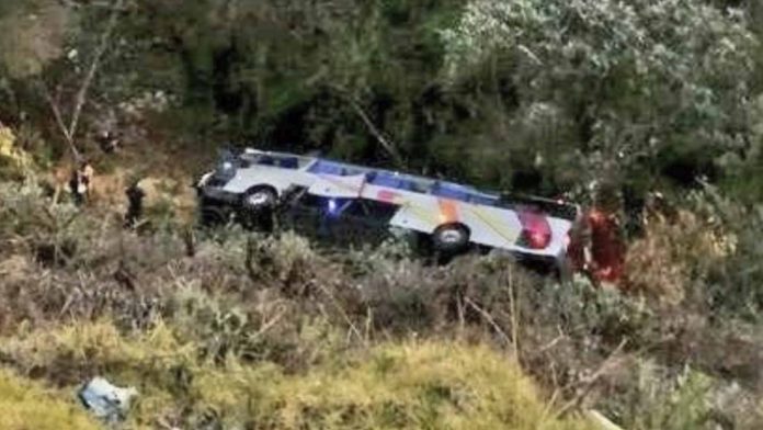 Terrible accidente de un autobús en la México-Puebla; reportan un muerto y 17 heridos