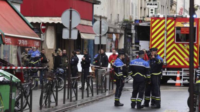 Tiroteo en París previo a Navidad deja al menos 3 muertos