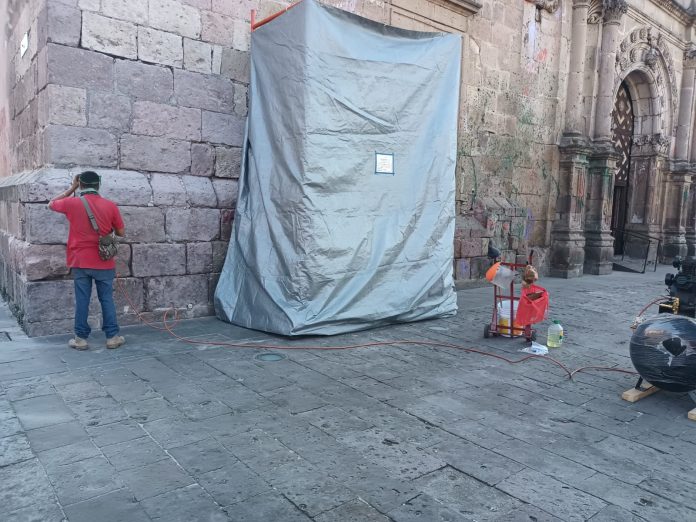 Por pintas de manifestaciones, tomará más de 2 semanas la reparación de muros del templo de San Francisco