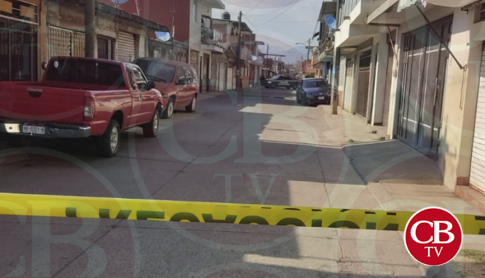 Sicarios persiguen a dueño de un Jetta para llenarlo de plomo