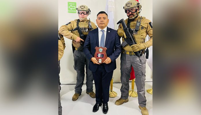 Reconocen labor de Elohim Díaz, Fiscal Regional de Ixtapan de la Sal