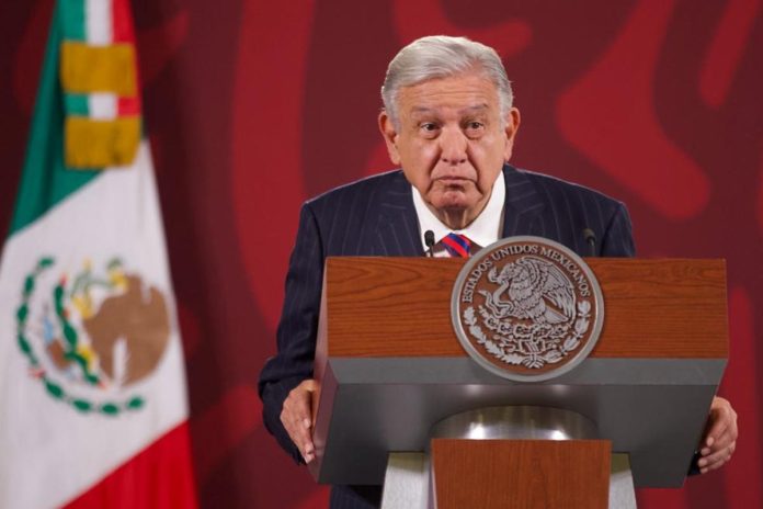 AMLO invitó al Papa Francisco a México