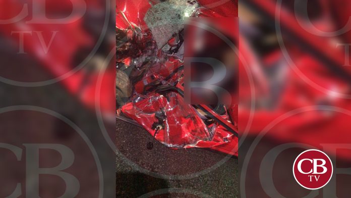 Casi se matan al chocar contra camioneta en la Cuitzeo-Pátzcuaro
