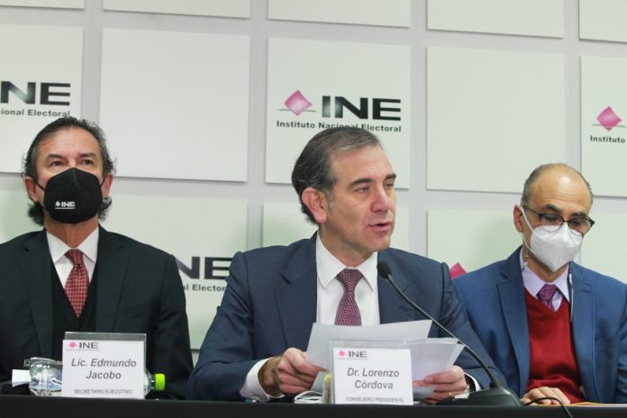INE pide frenar Plan B de AMLO