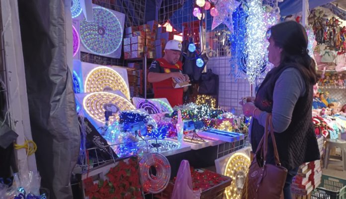 Morelianos preparan los últimos detalles para la noche buena ¿A ti qué te falta?