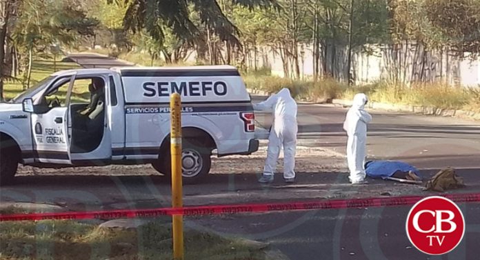 Muere atropellada al querer cruzar el libramiento de Uruapan