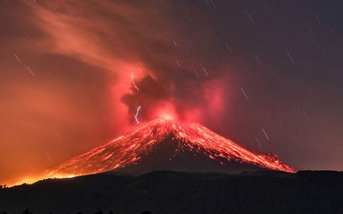 VIDEO: Captan impresionante explosión del volcán Popocatépetl