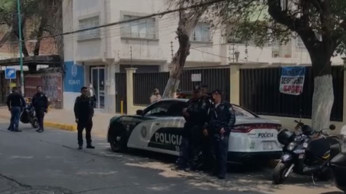 Hombres ingresan a una casa de la Roma y matan a tres miembros de una familia