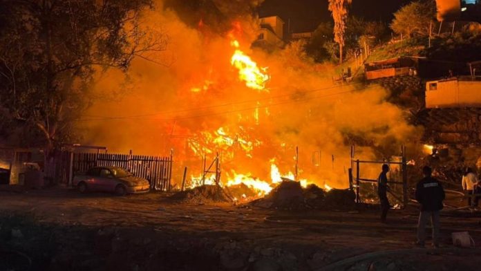 Tragedia en Nochebuena en Tijuana: 15 casas fueron devoradas por un incendio