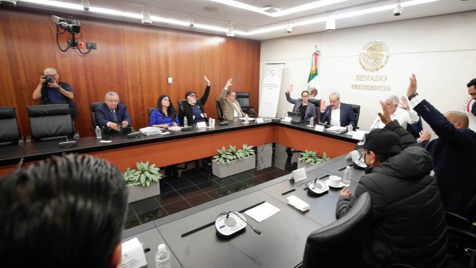 Comisiones del Senado aprueban Plan B de AMLO y avanza al Pleno