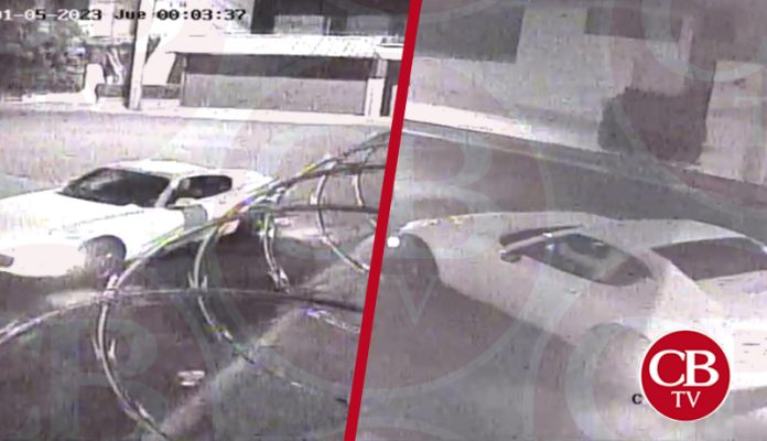 Graban automovilista que arroja basura todos los días en negocio de la Chapultepec