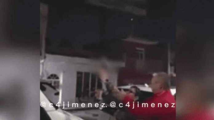 Captan a familiar de la dueña del restaurante ‘La Polar’ disparando al aire