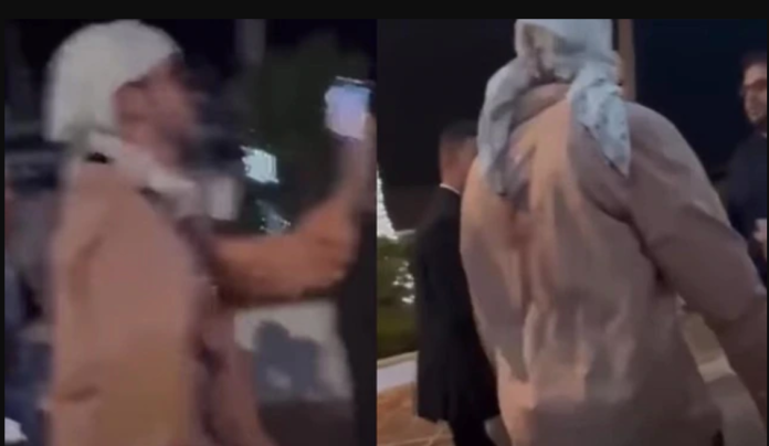 Bad Bunny se enoja con fan, y le arrojarle celular