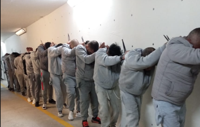 Tras motín trasladan a 191 reos de Cereso a penales federales en Ciudad Juaréz