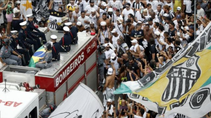 Así despidieron a Pelé en la ciudad que lo vio triunfar