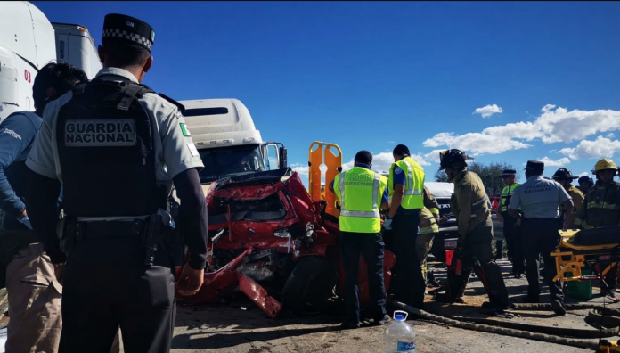 Carambola en la México- Querétaro deja 10 heridos y un menor muerto