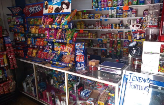 Cuesta de enero pega a galletas, botanas y agua 