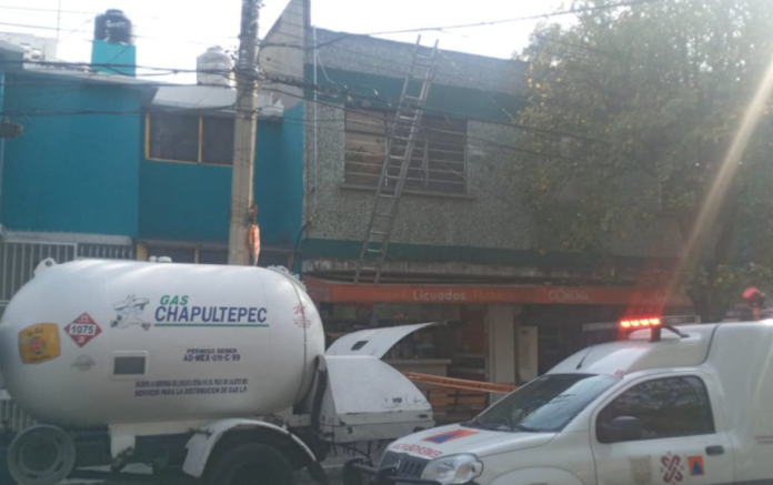 Repartidor de gas, muere al caer de azotea