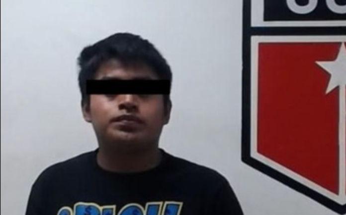 Detienen a joven por grabar con su celular a su vecina bañándose
