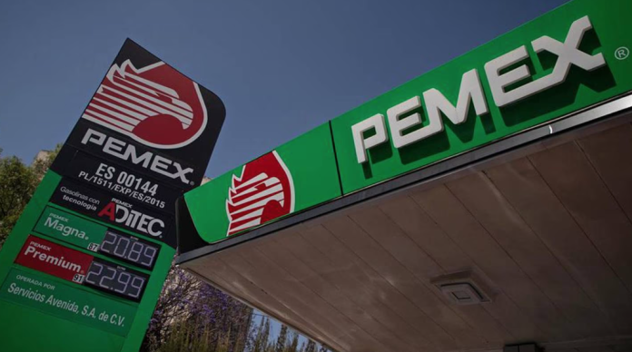 AMLO: Hacienda absorberá las deudas de Pemex y CFE