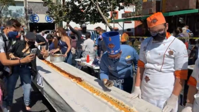 Rompe Récord Guinness con taco de guisado de 70 metros