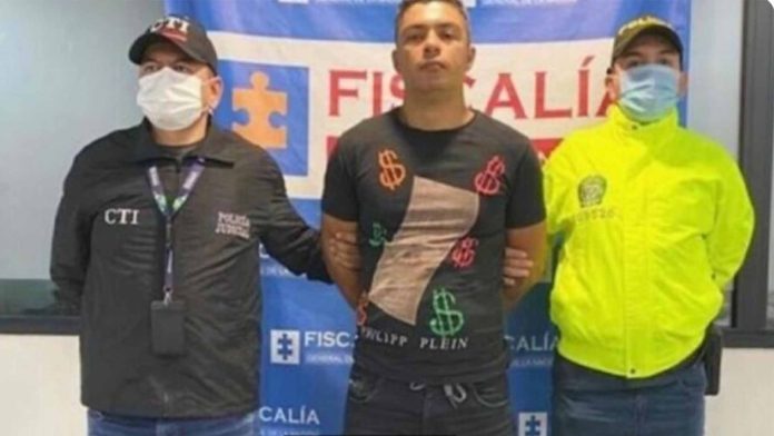 Hombre se hace pasar por una mujer en redes sociales y mata al asesino de su hermano