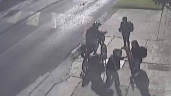 Joven noquea a puñetazos a un hombre que intentó asaltarlo